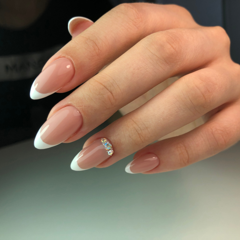 ALONGAMENTO DE UNHAS DECORADA COM PEDRAS
